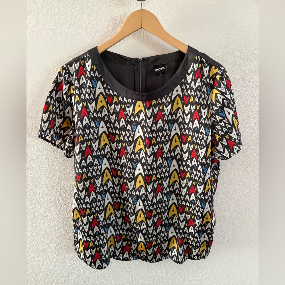 Her Universe, 2016 Star Trek TOS Top, Size L